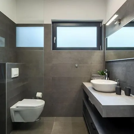 Villa Modern Eva With Pool And 2 Bedrooms In Tar Tar-Vabriga