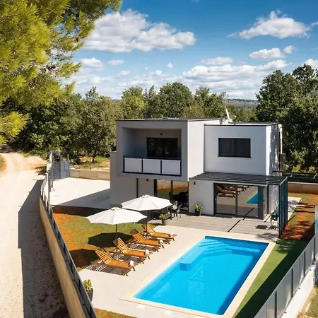 Modern Eva With Pool And 2 Bedrooms In Tar Villa *