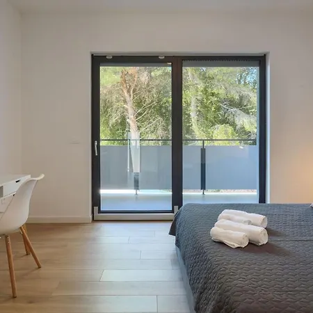 Villa Modern Eva With Pool And 2 Bedrooms In Tar