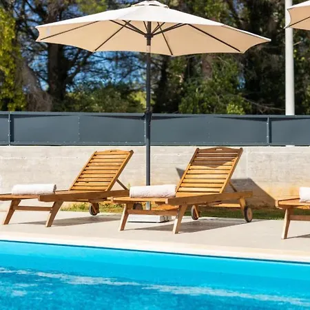 Modern Eva With Pool And 2 Bedrooms In Tar
