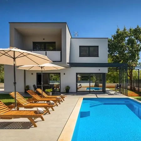 Villa Modern Eva With Pool And 2 Bedrooms In Tar