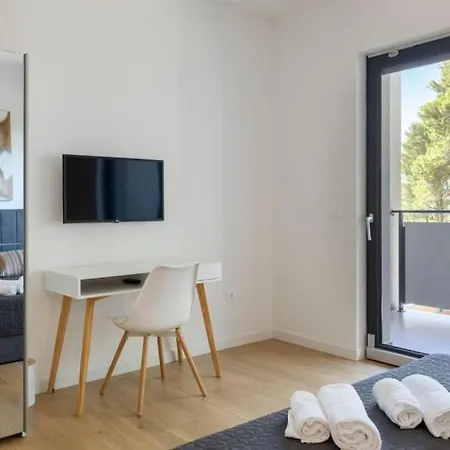 Modern Eva With Pool And 2 Bedrooms In Tar
