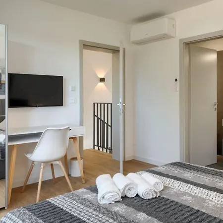 Villa Modern Eva With Pool And 2 Bedrooms In Tar *
