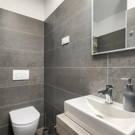 Villa Modern Eva With Pool And 2 Bedrooms In Tar Tar-Vabriga