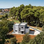 Modern Eva With Pool And 2 Bedrooms In Tar Villa