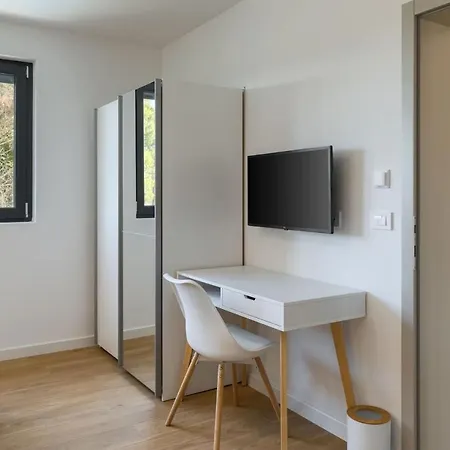 Villa Modern Eva With Pool And 2 Bedrooms In Tar *