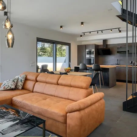 Modern Eva With Pool And 2 Bedrooms In Tar *