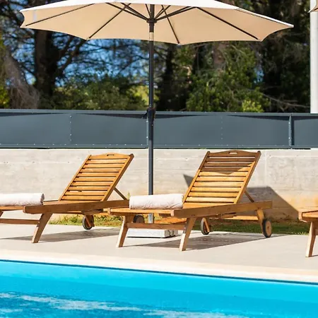Modern Eva With Pool And 2 Bedrooms In Tar