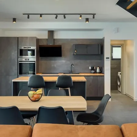 Villa Modern Eva With Pool And 2 Bedrooms In Tar *