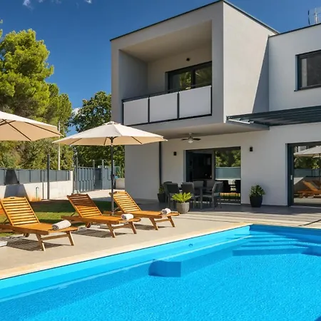 Modern Eva With Pool And 2 Bedrooms In Tar Villa Tar-Vabriga