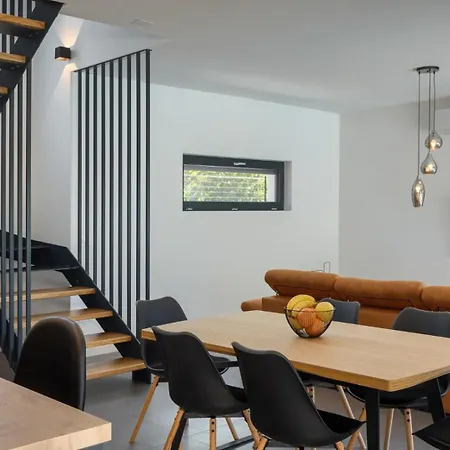 Modern Eva With Pool And 2 Bedrooms In Tar *