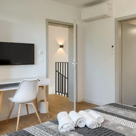 Modern Eva With Pool And 2 Bedrooms In Tar *