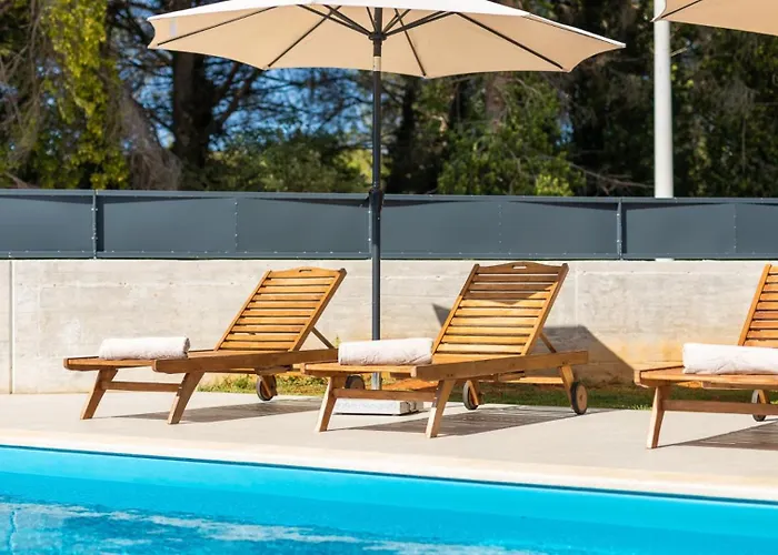 Modern Eva With Pool And 2 Bedrooms In Tar